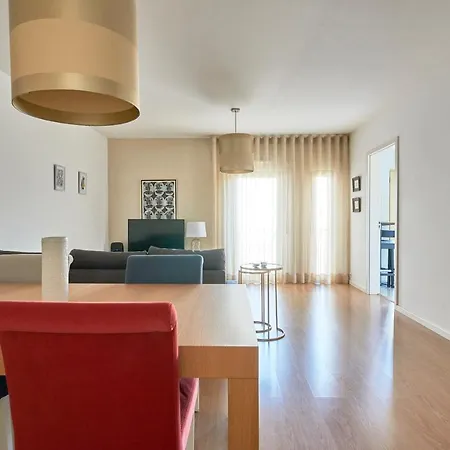 Apartament Entrecampos 63 *